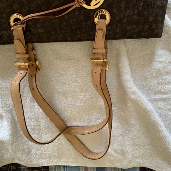 Michael Kors handbag - Picture 2 of 4
